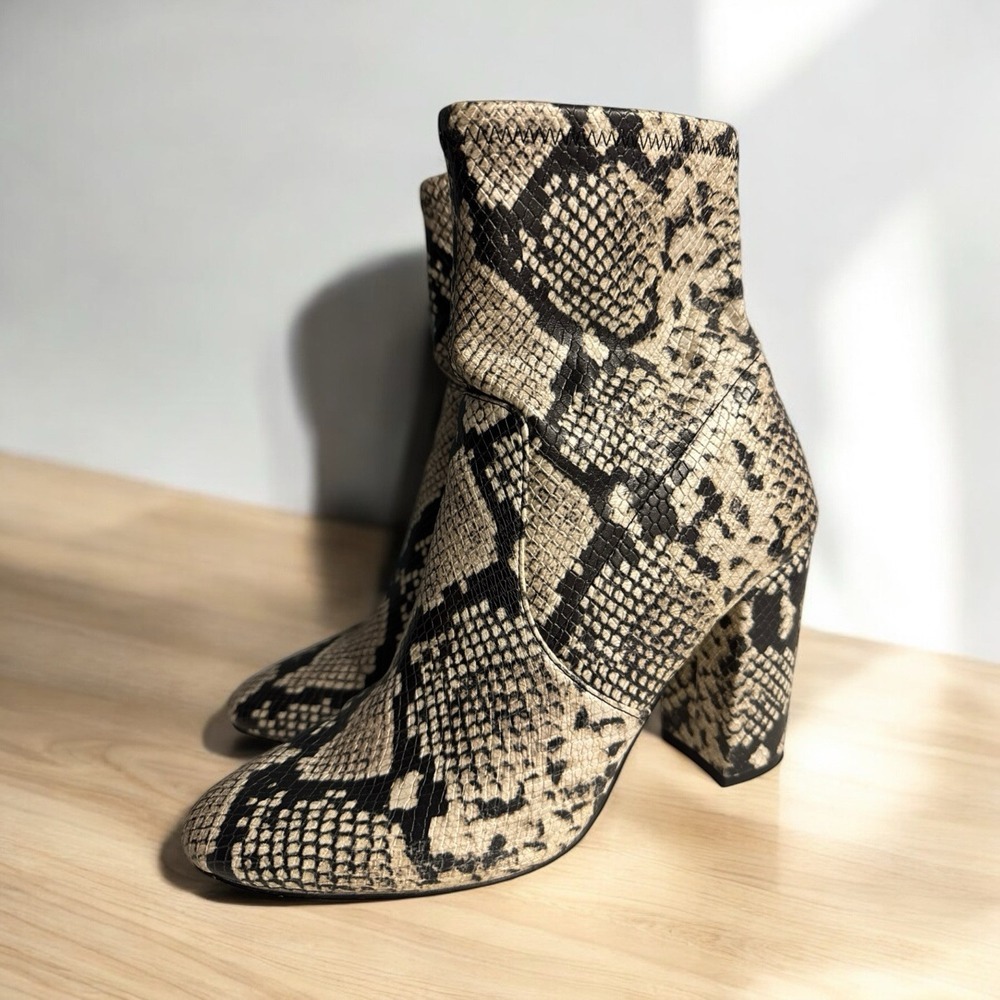 Steve Madden Ankle Boots Womens 8.5 Snake Print  Side Zip‎ Leather Booties